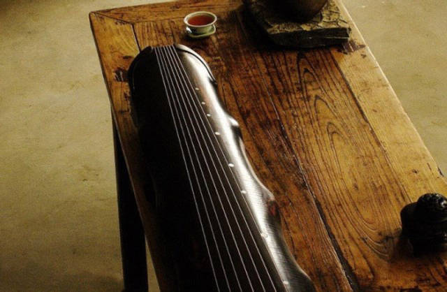 巴音郭楞蒙古自治州古琴蕴含的传统文化，一把古琴制备出来要两年的时间